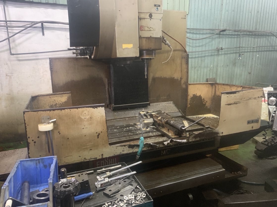 Vertical machining center machine 6.jpg